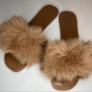 Fur slide sandals